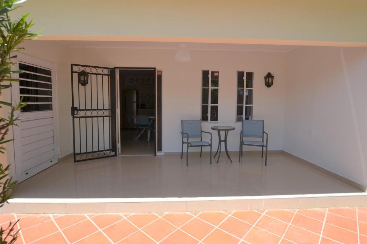 Relex Villa With Private Pool วิลเลมสตัด ภายนอก รูปภาพ